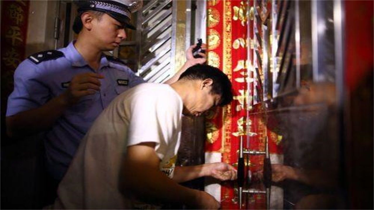 威宁县请开锁师傅开了锁后，师傅为什么一般都不进门，就算主人请也不进去？